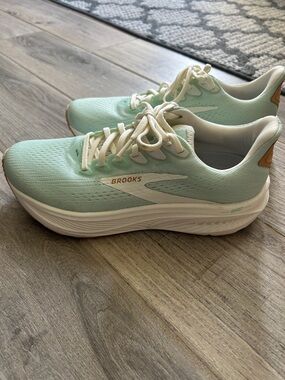 Brooks Ghost 17 Women's Mint Green and White Running Shoes